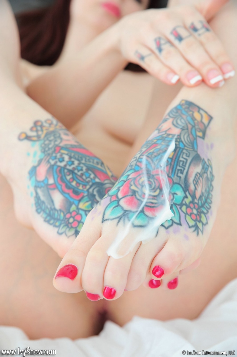 Both girls pantyhose same pair together Amateur body art